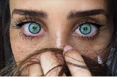 „Ciało bogini i twarz klauna.” Ludzie podziwiają jej figurę, ale szydzą z buzi