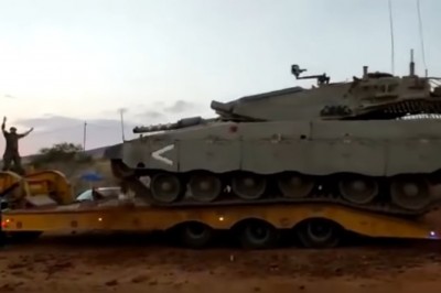 Dachowanie czołgu podczas załadunku na lawetę