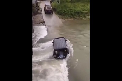 Ekstremalny przejazd przez rwącą rzekę. Najedli się strachu