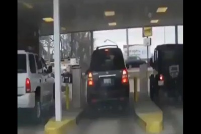 Kiedy naoglądasz się skoków narciarskich, ale akurat jedziesz samochodem