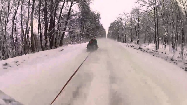 Hardcorowy kulig 155 km/h. Tak się „bawią” na bocznej drodze