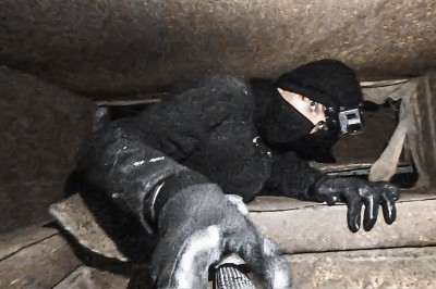 Weszli do ogromnego bunkra w którym jest całe wyposażenie