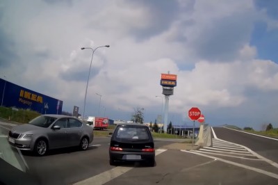 Kiedy latasz Seicento i nie za bardzo ogarniasz prowadzenie auta 