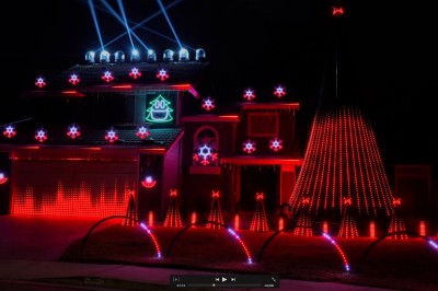 Szczena opada. Połączenie hitu Blinding Light ze świątecznym oświetleniem