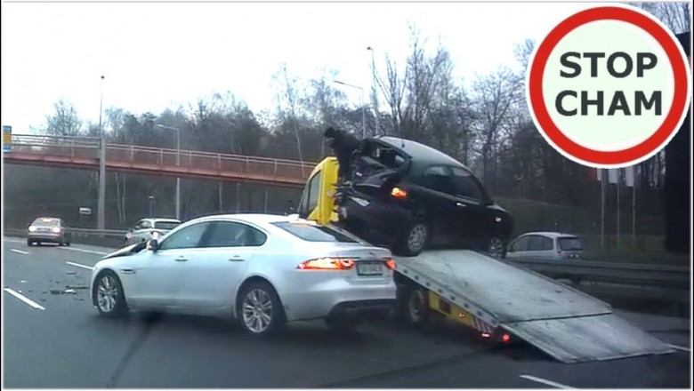 Wjechał we wciągane auto czyli szybki załadunek na lawetę 