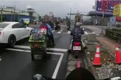 Motocyklista chciał się pościgać z Nissanem GT-R, ale mocno przesadził