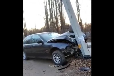 Kiedy skasujesz przód BMW na słupie, ale stwierdzasz, że to za mało 