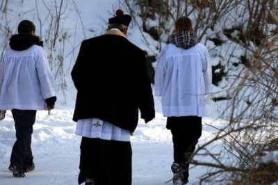 Ile do koperty dla księdza po kolędzie? Odpowiedzi księży mogą zaskoczyć 