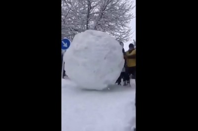 Hiszpańskie zabawy po ogromnych opadach śniegu