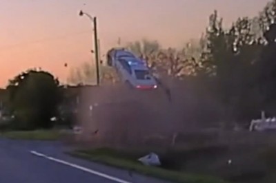 Policyjny radiowóz wzbił się w powietrze podczas pościgu