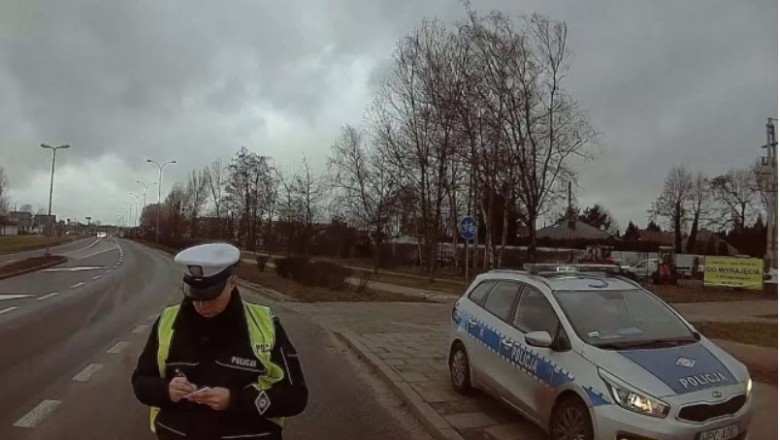  Policjantka nie ogarniała sygnalizacji. Dziwna kontrola policyjna