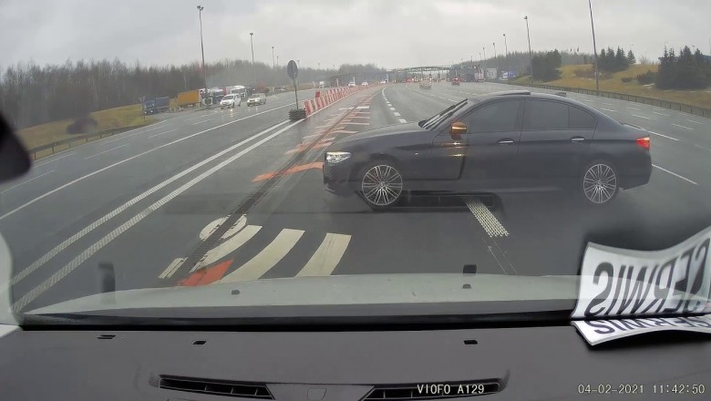 Kierowca BMW i jego manewr na bramkach autostrady A4. Zabrakło kasy?