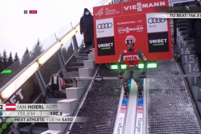 Konkretny pocisk na żywo podczas skoków narciarskich