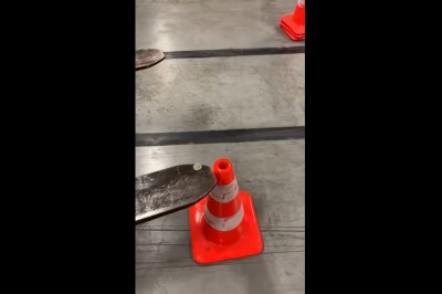 Polak w Holandii pokazuje precyzyjną pracę wózkiem widłowym