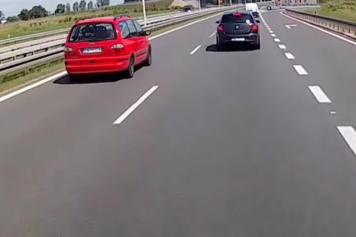 Oni chyba znaleźli prawko w czipsach. Mistrzowska akcja na zjeździe z S8