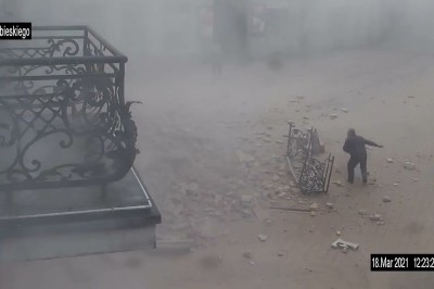 Moment zawalenia się kamienicy w Rybniku uchwycony przez monitoring