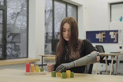 Przyszłość jest dzisiaj. Tak działają nowoczesne protezy dłoni 