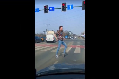 Kiedy stoisz na światłach i zaczyna Ci się nudzić. Ziomek wymiata