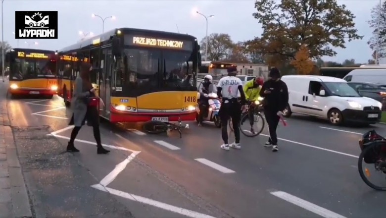 Rowerzysta blokujący ruch kontra kierowca autobusu. To się zdziwił 