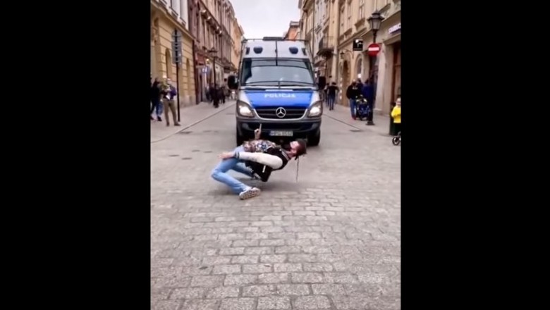 Tańczący typ kontra przejeżdżający policjanci. Tak to się robi