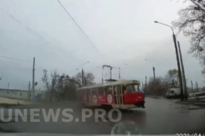 Kiedy zapominasz, że nie jedziesz autem i zaczynasz driftować tramwajem 