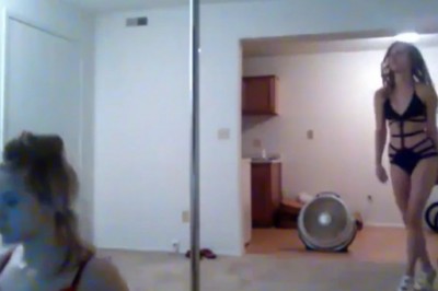 Kiedy chcesz nagrać swój popis, ale koleżanka wpycha Ci się w kadr