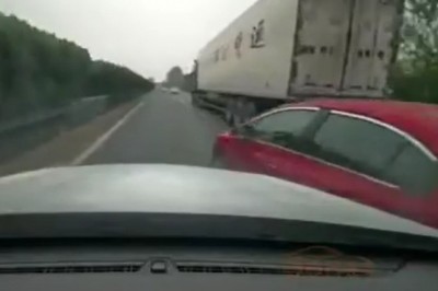 Kiedy wciskasz się przed maskę, a kończysz pod TIRem