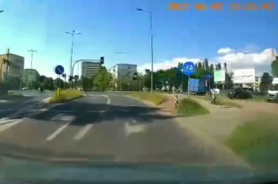 Dziecko wjeżdża przed auto w Bydgoszczy. Matka ma pretensje do kierowcy
