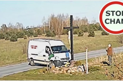 Zablokował busem połowę drogi, żeby zrobić zdjęcia