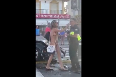 Skasowała auto i dalej imprezowała. Zgarnęli ją policjanci 