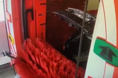 Jak nie myć bagażnika na myjni automatycznej. Szybka lekcja