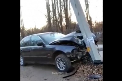 Gdy skasujesz przód BMW na słupie, ale stwierdzasz, że to za mało