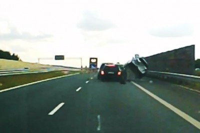 Dachowanie spowodowane przez kierowcę Mercedesa na S3