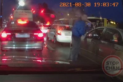 Trafił kozak na kozaka, czyli szybka konfrontacja na światłach - Warszawa