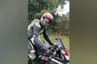 Motocyklista niszczy lusterko, a następnie ucieka - Prabuty 