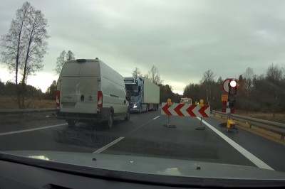 Szybka nauczka dla kierowcy TIRa za cwaniakowanie na wahadle