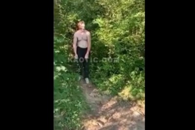 Bardzo ryzykowny skok do wody z wysokiego urwiska