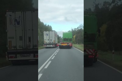 Dwa skrzyżowania i wysepka. Tak kierowca TIRa wyprzedzał na czołówkę