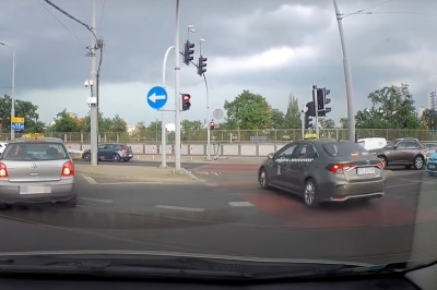 „Jęstę” taksówkarzem, więc mogę wszystko? Jazda po Poznaniu