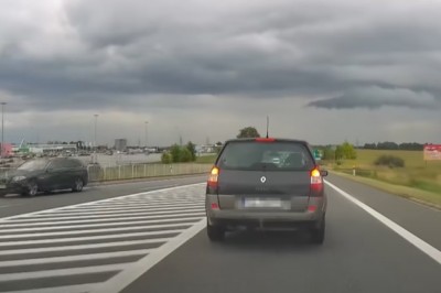 Typ z Renault, który ewidentnie ma jakiś problem