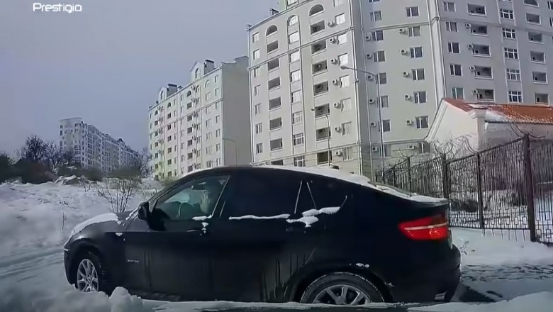 BMW leciało wprost na niego. Musiał się szybko ratować