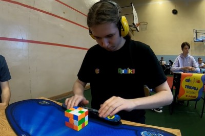 Polak ustanawia nowy rekord świata w układaniu Kostki Rubika