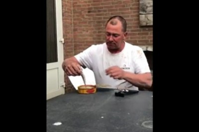 Surströmming to dla niego pikuś, czyli prawdziwy twardziel w akcji