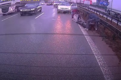 Woleli stać w korku na S8 niż wysiąść i pomóc 