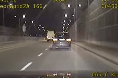 Nagranie z policyjnego radiowozu, który ponoć przejechał na czerwonym świetle