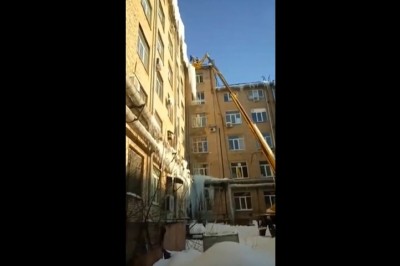 Kiedy fachowcy wezmą się za strącanie sopla z dachu