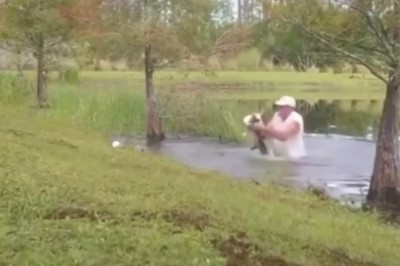 Wyciągnął aligatora z wody, otworzył mu paszczę i uratował swojego psa