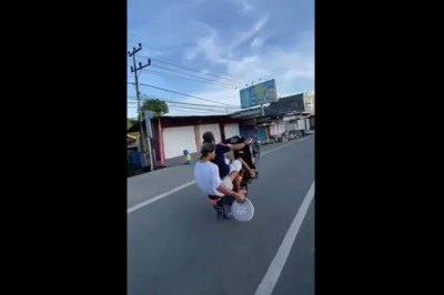 Kask, ale po co? Popis na motocyklu z nietypowym finałem 