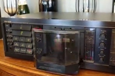 Urodzeni w latach 80 daliby sporo za taki sprzęt i taką kasetę 