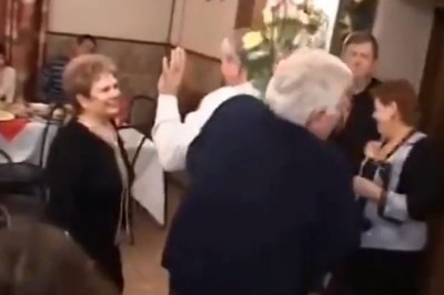 Kiedy wujek postanawia zakończyć imprezę za pomocą cioci